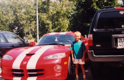 Legenda na hotelovém parkovišti: Dodge Viper GTS